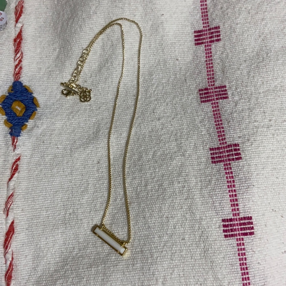 NWOT- Kendra Scott bar necklace